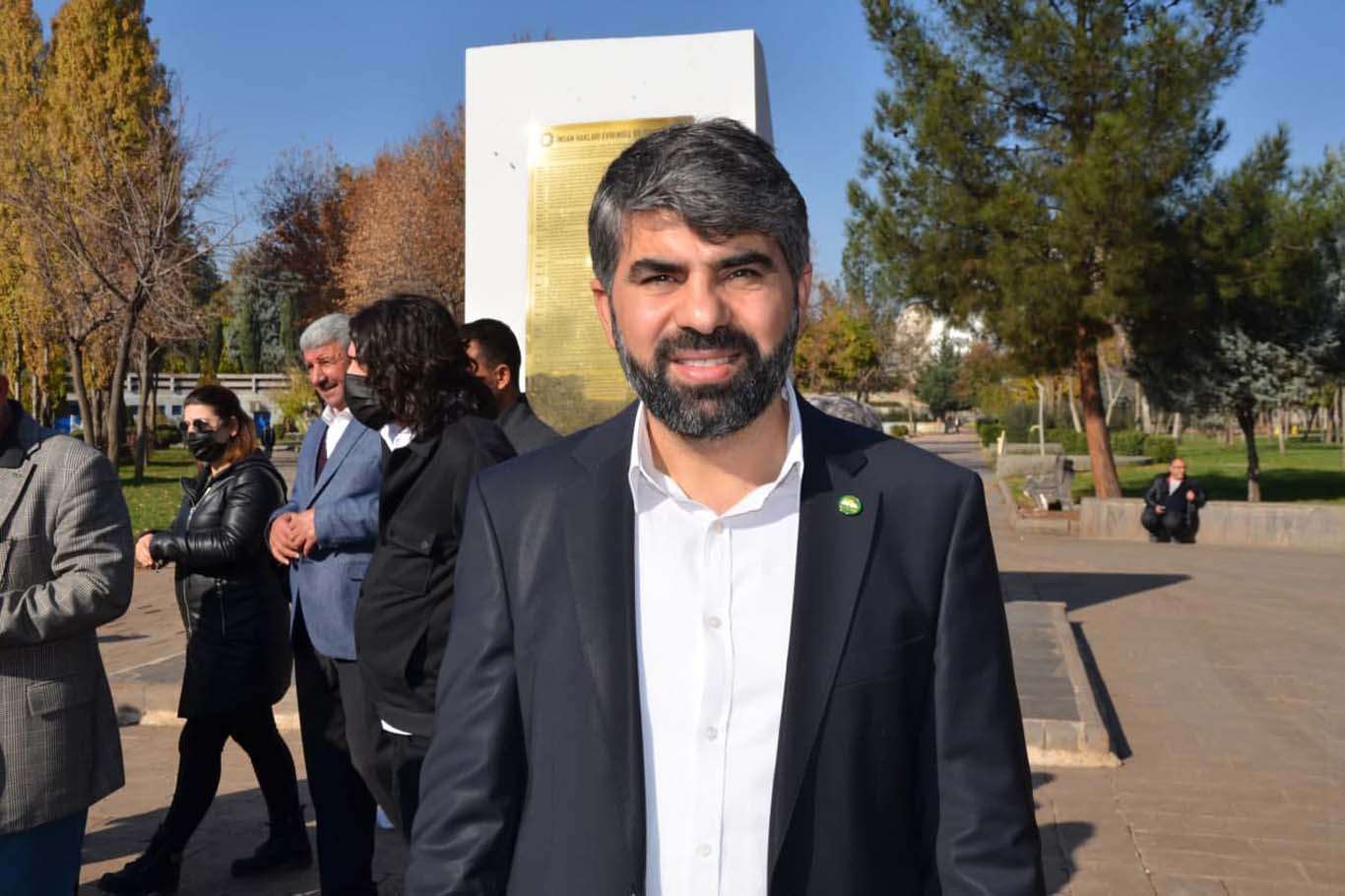 HÜDA PAR Diyarbakır İl Başkanı Dinç: Topluma hizmet partiler üstü bir durumdur HÜDA PAR Diyarbakır İl Başkanı Dinç: Topluma hizmet partiler üstü bir durumdur